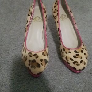 Leopard pumps
